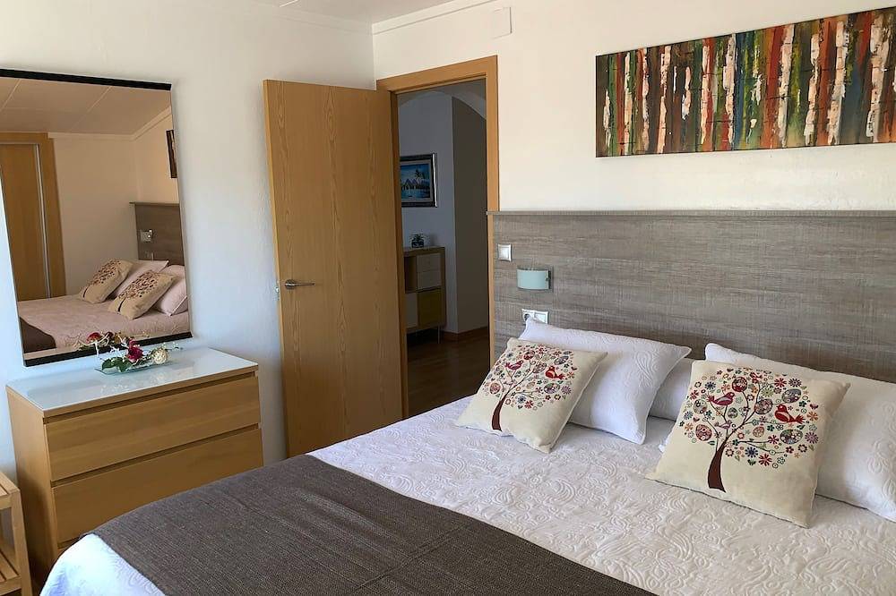 Entire apartment, Spacious and bright apartment on the Costa Brava, landscape of the painter S. Dalí in Castelló d'Empúries, Upper Empordà