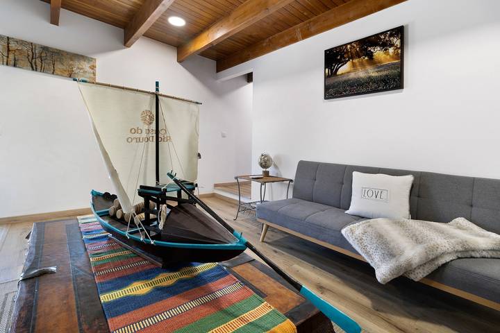 Holiday Home 'Quinta do Rio Douro - Rural Tourism' with Mountain View, Pool and Ac in Penhalonga e Paços de Gaiolo, Porto District