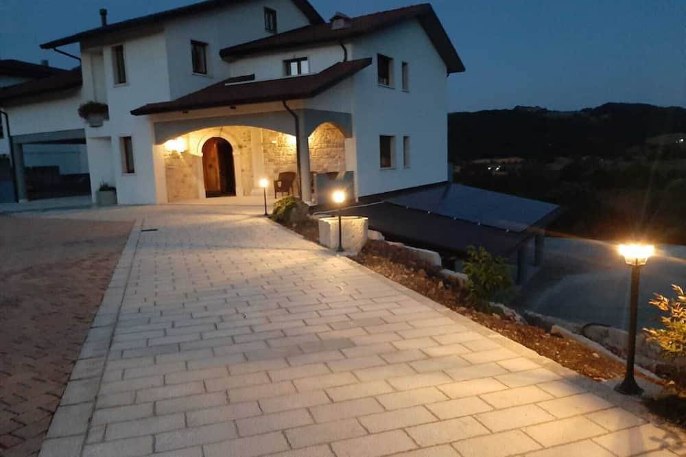 Appartamento intero, Casa vacanze \"Il Riccio home & relax\" in Riccia, Provincia di Campobasso