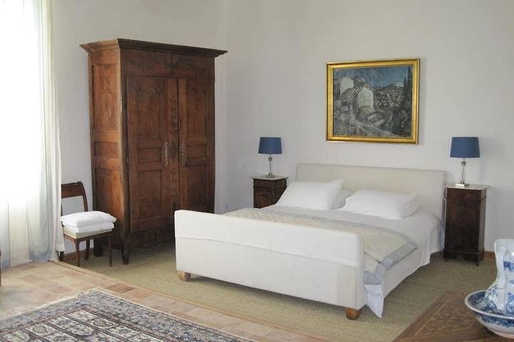 Fabulous 7 bedroomed 18c Eigentum mit beheiztem Pool und ummauerten Garten in Lambesc, Aix-en-Provence und Umgebung