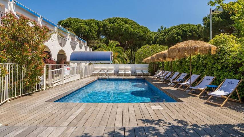 Hôtel pour 3 personnes, avec piscine et jardin
