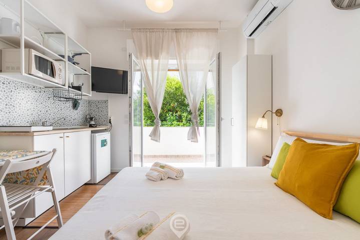 Ganze Wohnung, Ferienwohnung für 2 Personen mit Balkon/Terrasse in Cagliari, Campidano