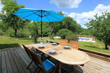 Gîte pour 5 personnes, avec jardin ainsi que jacuzzi et terrasse à Salviac