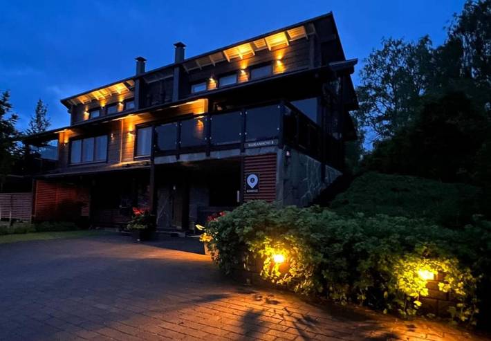 Lägenhet för 12 Personer, med pool samt bubbelpool och trädgård och bastu i Finland