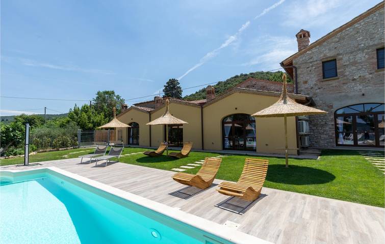 Accogliente appartamento con piscina vicino alla spiaggia in Magione, Lago Trasimeno