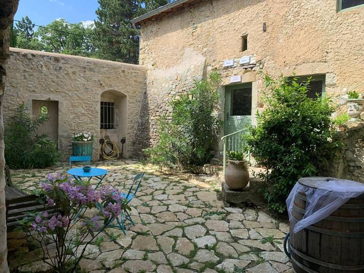 Gîte pour 5 personnes, avec piscine et jardin
