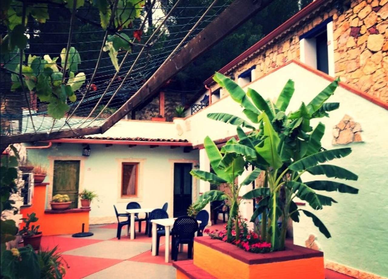Habitación triple con piscina y cocina compartidas, Wi-Fi y aire acondicionado. in Gonnesa, Iglesiente