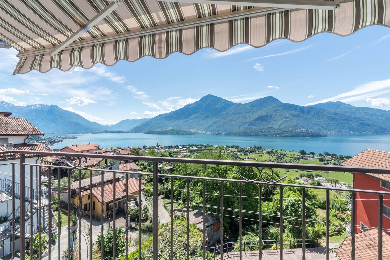 Entire apartment, Apartment 1 Bedroom with Air conditioner and Wi-Fi in Taiana, Gravedona ed Uniti