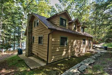 Log Cabin for 10 Guests in Lake Wallenpaupack, Pocono Mountains, Picture 1