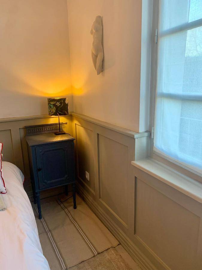 Petit Boudoir The Riverside Retreat in Saint-Même-les-Carrières, Charente