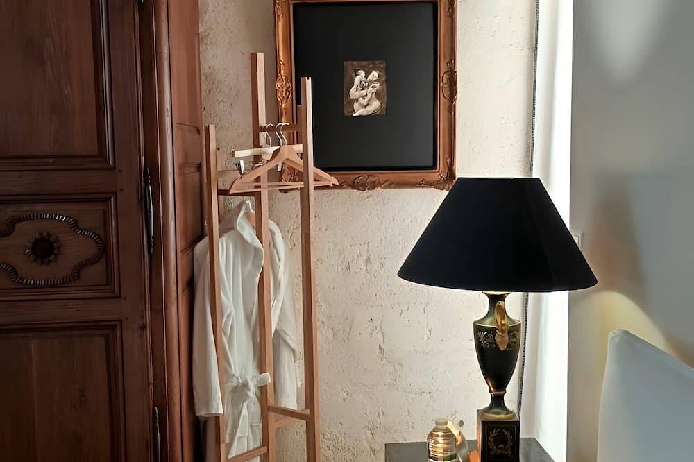 Guest Room \"Echoppe 33 - Bègles, Bordeaux\" with Private Terrace, Wi-Fi & Air Conditioning in Bègles, Bordeaux region