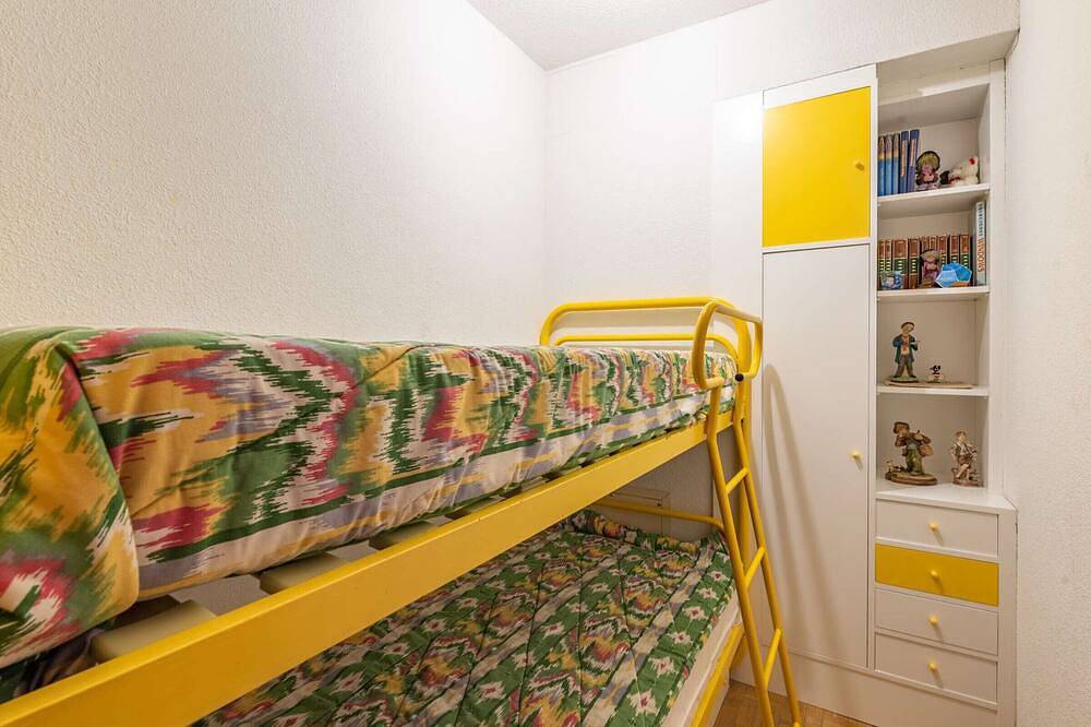 Entire apartment, Rustic Seafront Apartment in Hendaye with Balcony in Hendaye, Bayonne region