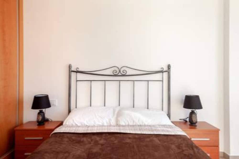 Flagship Private Villa 3bed + pool - sleeps 6 Mazarron (Free Wifi & Air-con)! in Puerto de Mazarrón, Mazarrón