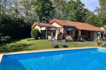 Gîte pour 6 personnes, avec jardin à Réaup-Lisse