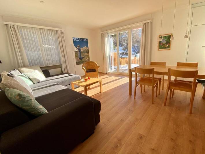Vakantiewoning voor 4 personen, with Balkon and Terras as well as Tuin and Uitzicht in Savognin