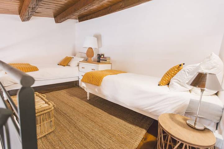 Entire apartment, DuoMo SeaView PlatinHome-Luxurious, renovated, air-conditioned-Sea View-WiFi in Spiaggetta di Cala Rossa, Syracuse