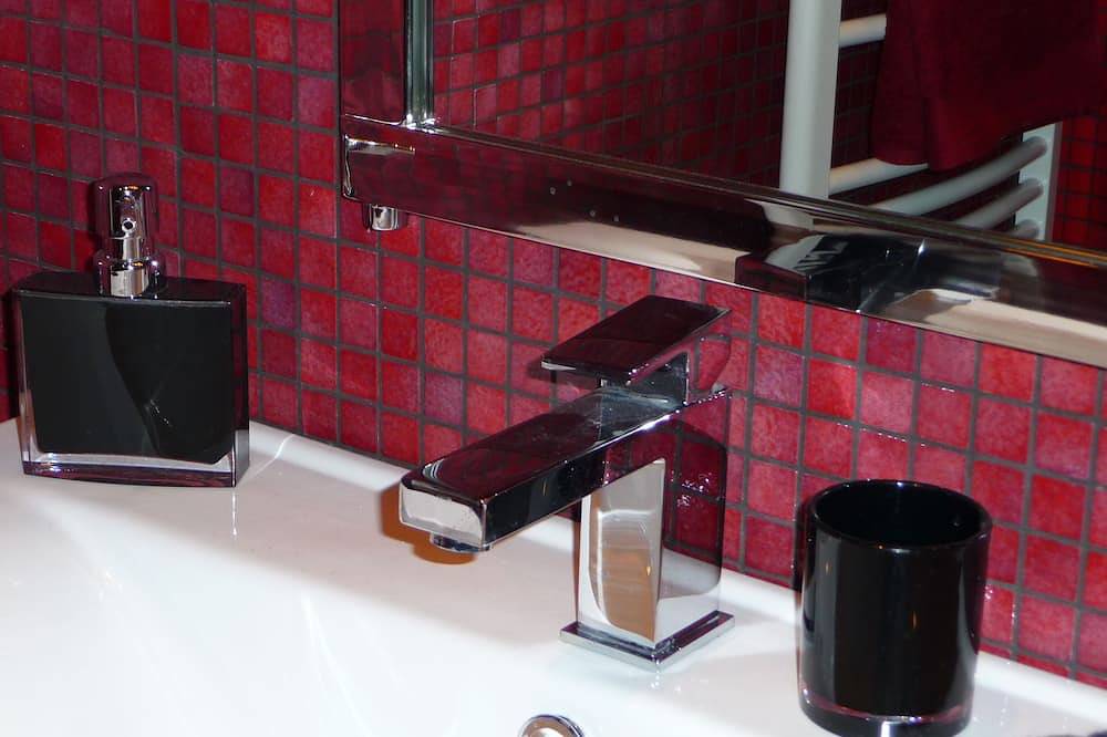 Entire apartment, Charming vacation rental and bed and breakfast in Fecamp, Etretat, Normandy in Fécamp, Le Havre region