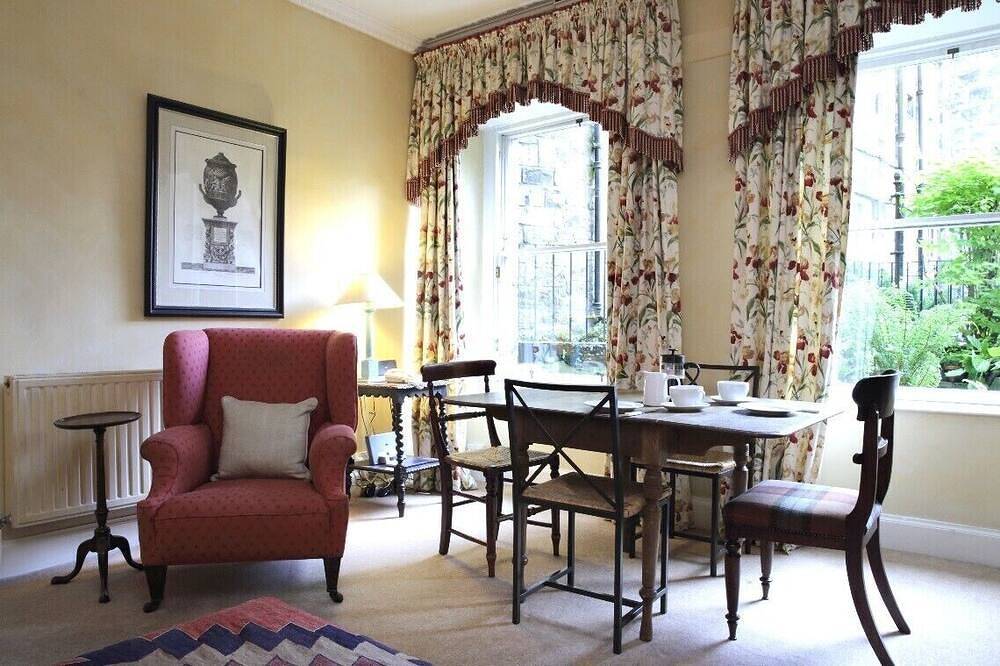 Appartamento intero, Elegante appartamento con giardino 2 camere da letto a Stockbridge in Edimburgo, Lothian