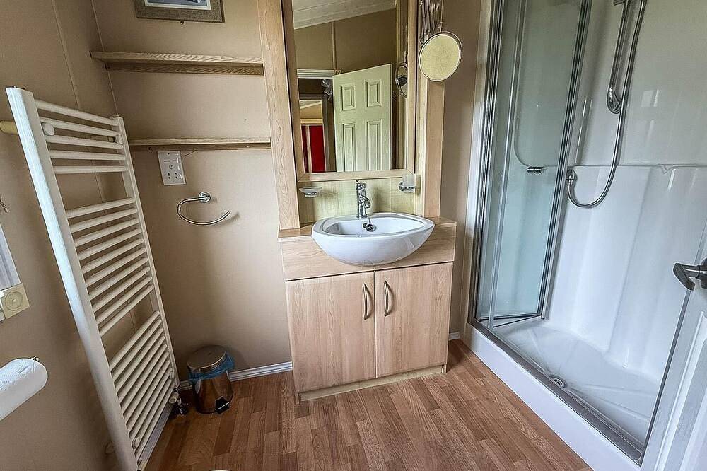 Beautiful 6 berth lodge at Cherry Tree Holiday Park ref 70002Tg in Burgh Castle, Great Yarmouth