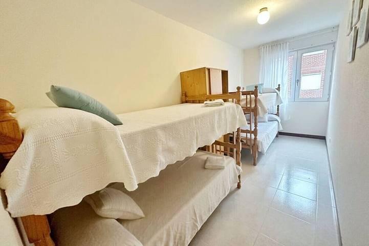 Appartement entier, Junto a la playa, en ajo con piscina y 2 dormitorios in Ajo, Bareyo