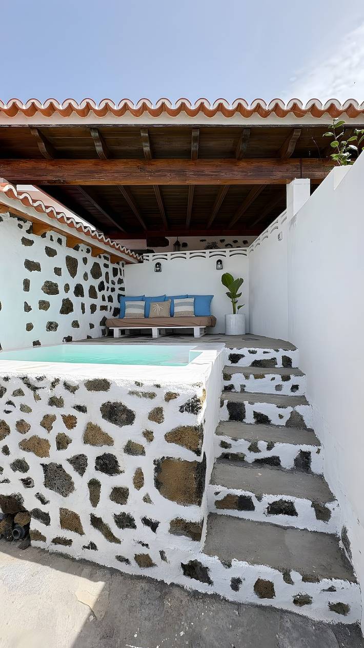 Holiday Home 'Lagar De Elba' with Sea View, Private Pool and Wi-Fi in Las Manchas, Los Llanos de Aridane