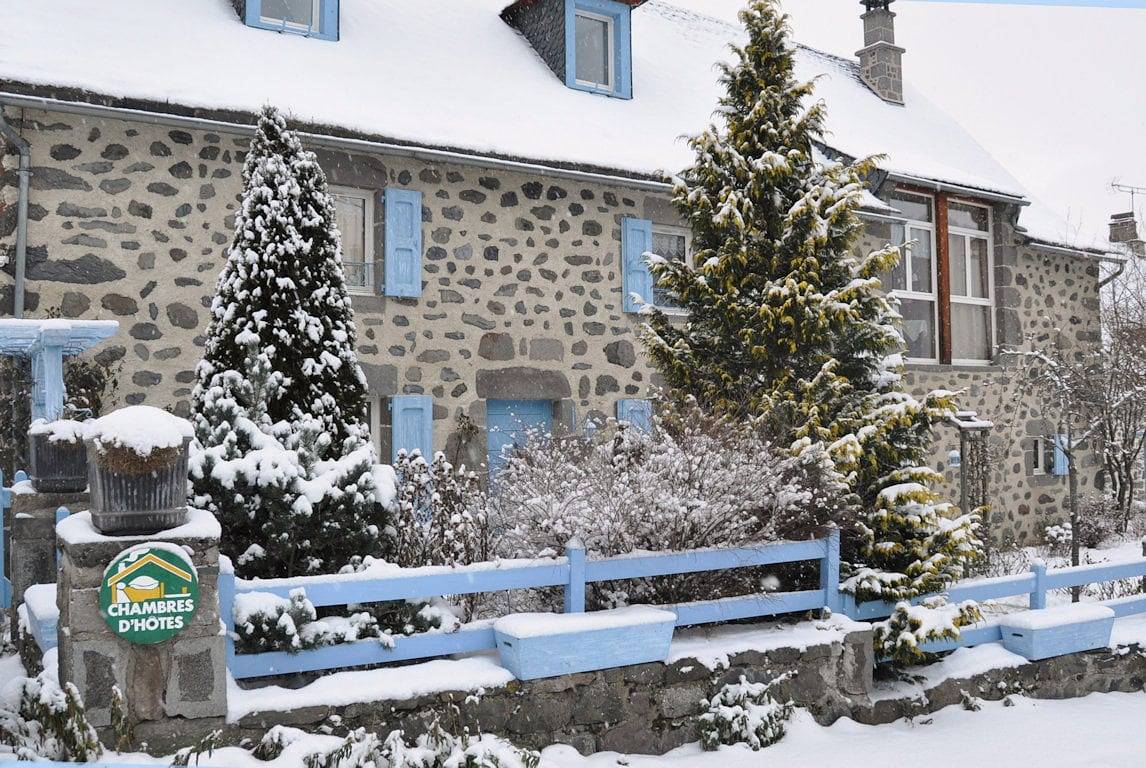 La Gaspardine maison d'hôtes - La chambre bleue in La Chapelle-d'Alagnon, Parc naturel régional des Volcans d'Auvergne