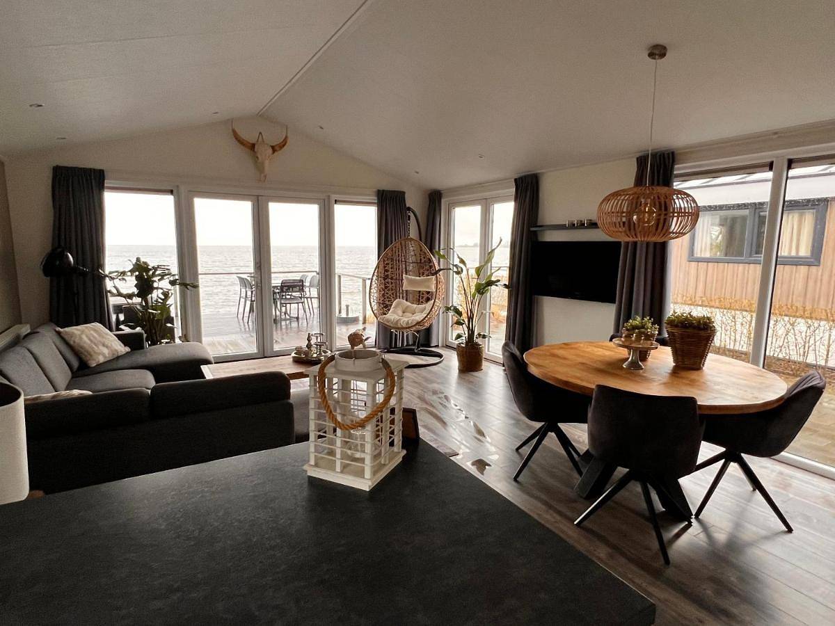 Three-Bedroom House in Bovenkarspel, Markermeer