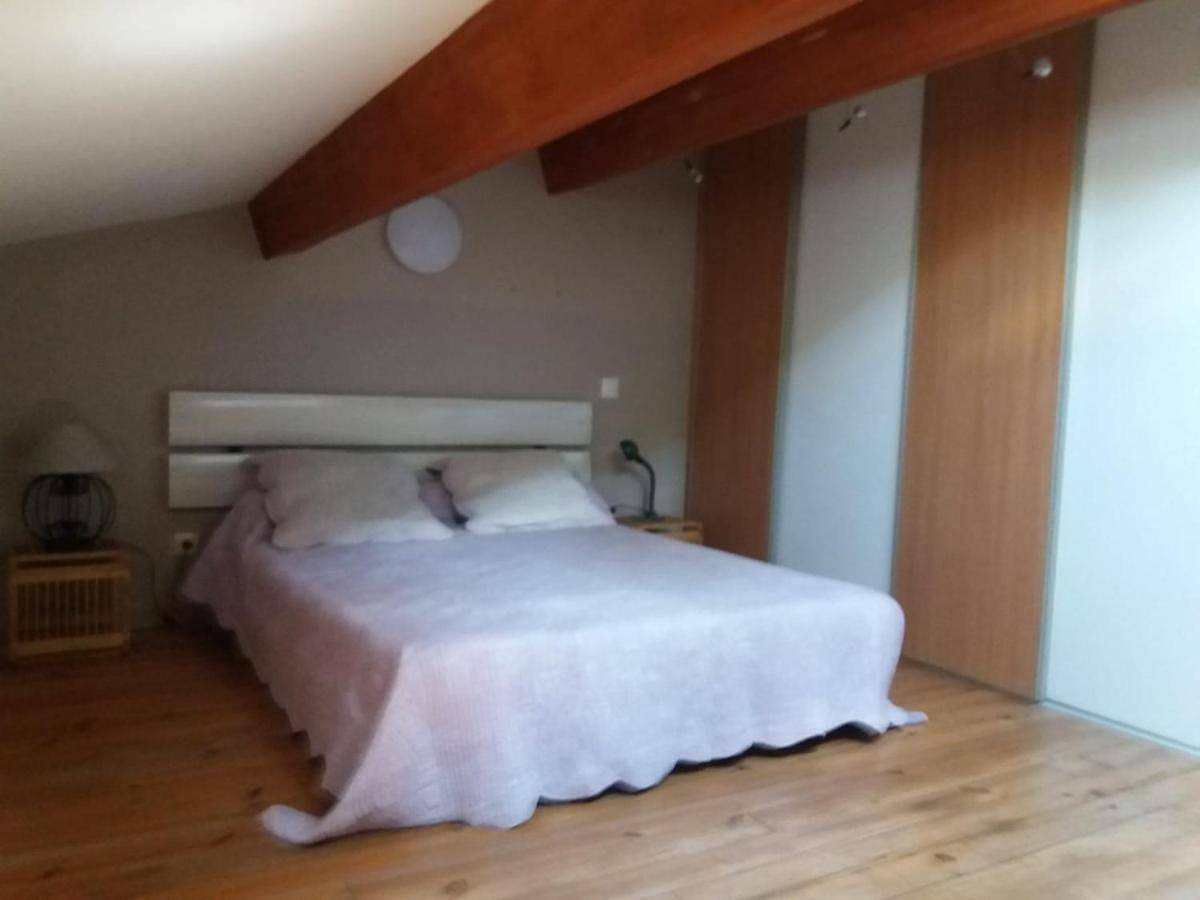 Appartement entier, Two-Bedroom Apartment in Vergèze, Côte méditerranéenne (France)