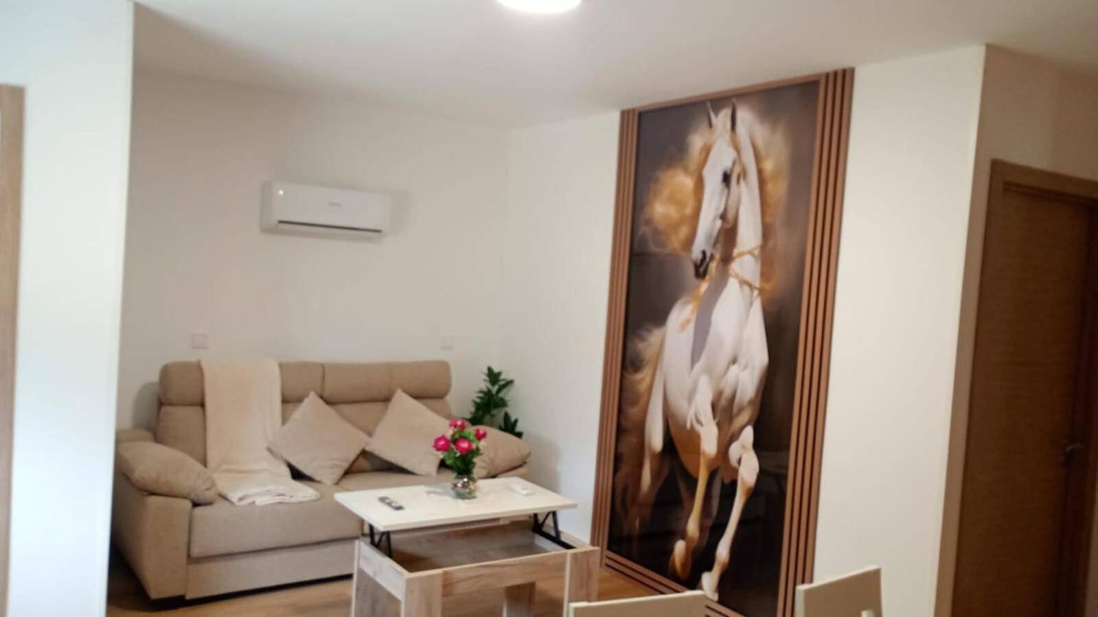 Appartement entier, Appartement 'La Fuente Ribadeo 1' avec vue montagne, Wi-Fi et climatisation in Ribadeo, A Mariña Lucense