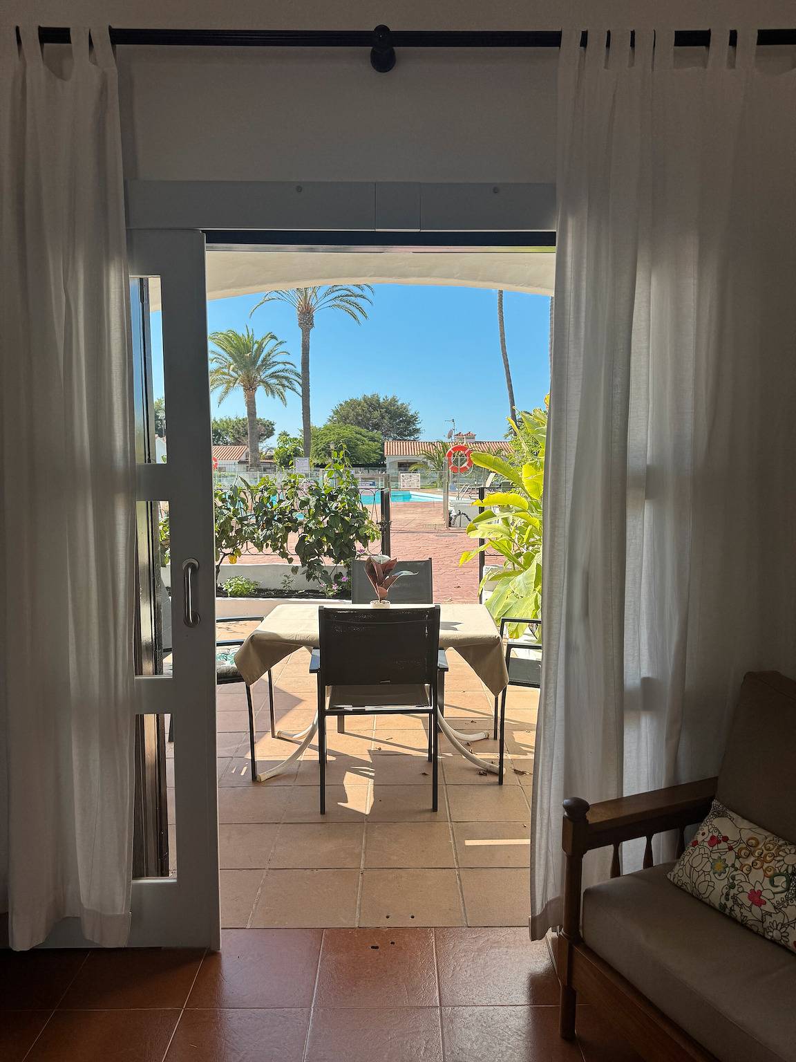Apartamento entero, Apartamento vacacional 'Los Porches K29' con piscina compartida, terraza privada y Wi-Fi in Maspalomas, San Bartolomé de Tirajana
