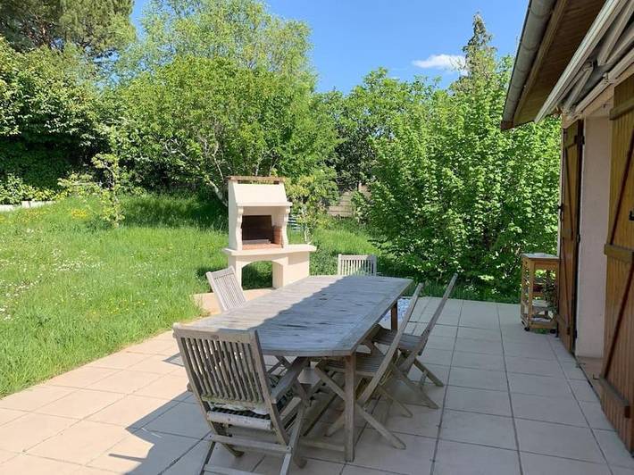 Location de vacances pour 6 personnes, avec jardin ainsi que vue et piscine à Blanquefort - 3