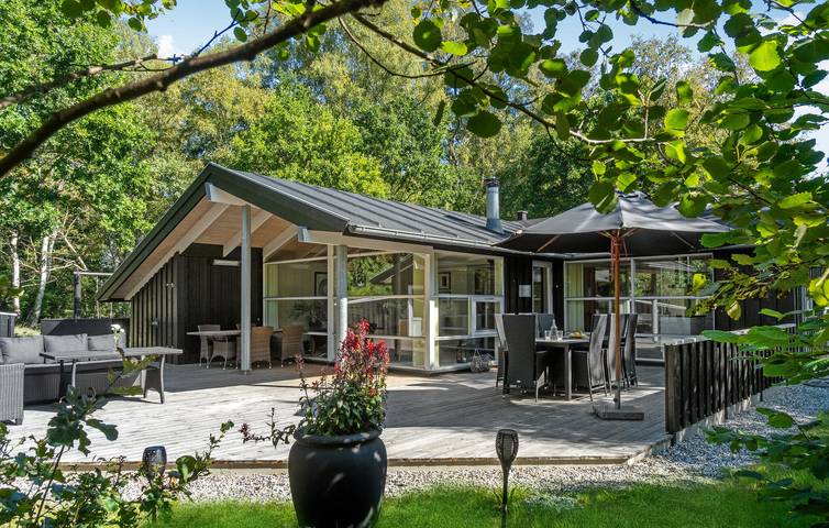Ferienhaus für 7 Personen, mit Terrasse und Whirlpool in Grenå Strand