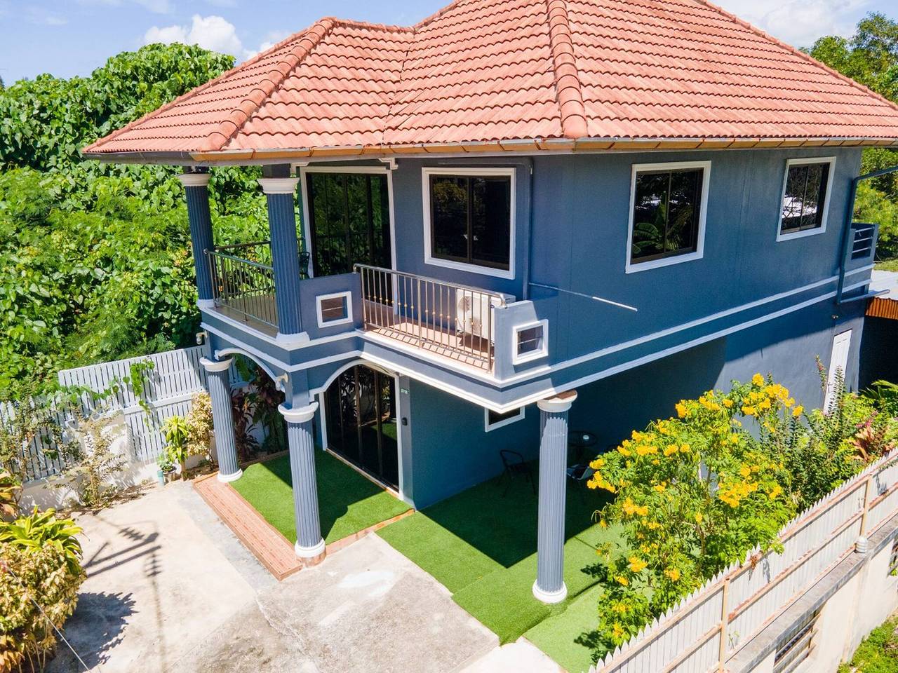 3 Bed 3 Bath Villa 400m to the Beach Sleeps 10 in Phuket