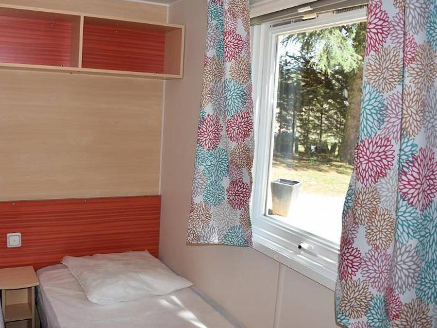 Camping La Chêneraie **** - Mobilhome 4 personnes - Mobil home Le Super Venus - non climatisé - 2 chambres - D in Saint-Géry-Vers, Parc Naturel Régional des Causses du Quercy