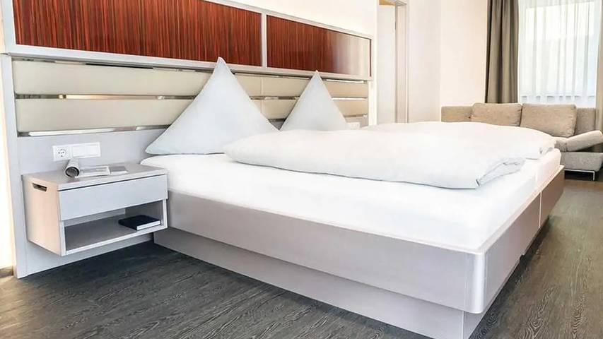 Ferienwohnung für 2 Personen, mit Whirlpool und Pool sowie Balkon und Sauna in Meschede - 4