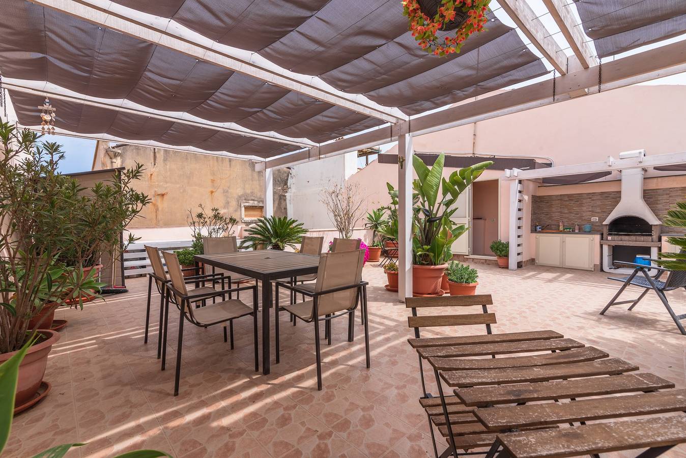 Ganze Wohnung, Ferienwohnung 'Sagola' in der Nähe dem Strand mit Terrasse & Wlan in Spiaggetta di Cala Rossa, Syrakus