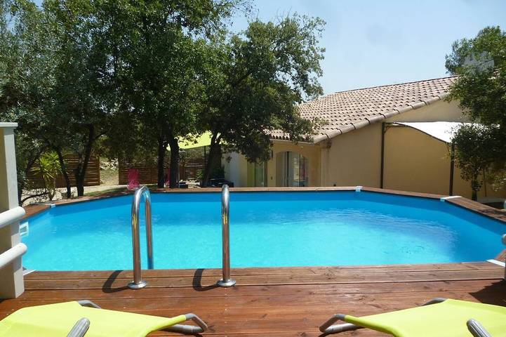 Location de vacances pour 4 personnes, avec terrasse et jardin à Combas