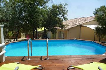 Gîte pour 4 personnes, avec terrasse et jardin à Combas