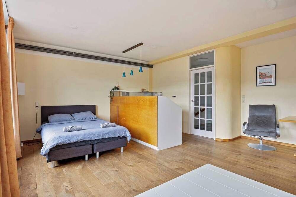 Entire apartment, Spacious Apartment with Roof Terrace in Eindhoven in Eindhoven, North Brabant