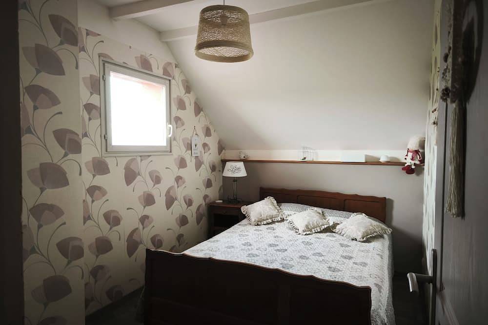 House 40 minutes from Moulins and Le Pal theme park. Small dogs accepted. in La Nocle-Maulaix, Nièvre