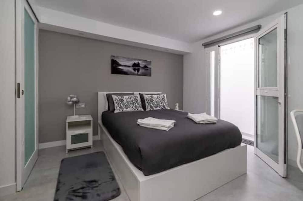 Apartamento con Piscina Comunitaria y Terraza Independiente in Chayofa, Arona