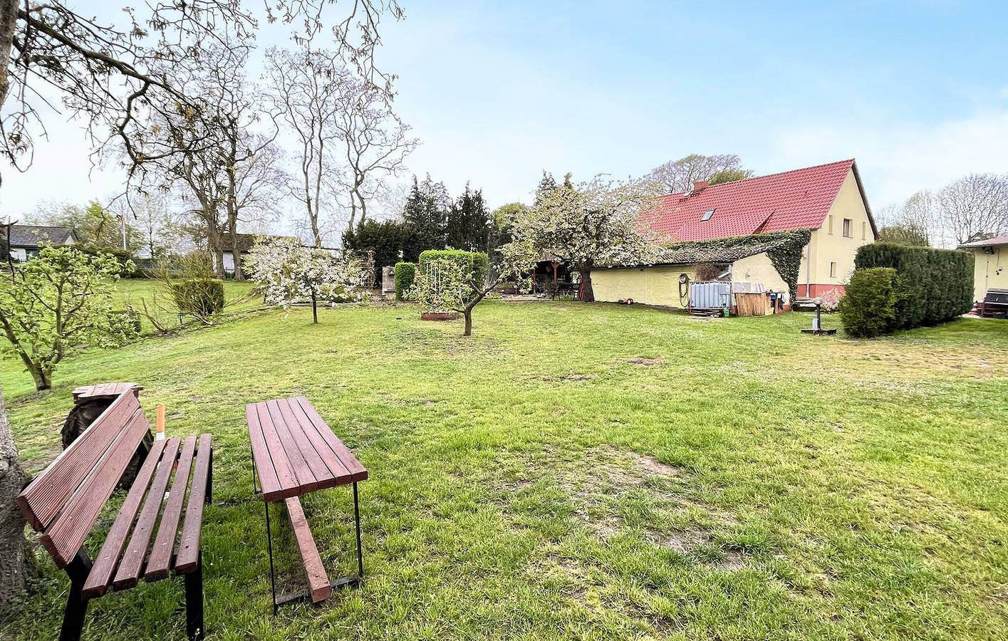 Ganze Ferienwohnung, Erdgeschosswohnung mit Parkplatz, Garten & Internet in der Nähe von Seen in Nordwestuckermark, Uckermark