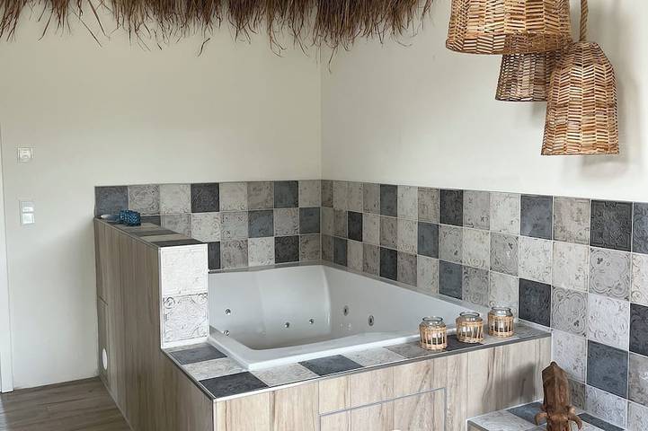 Luxus Wellnesshaus für bis zu 6 Personen - mit Sauna & Whirlpoolwanne in Crivitz, Ludwigslust-Parchim