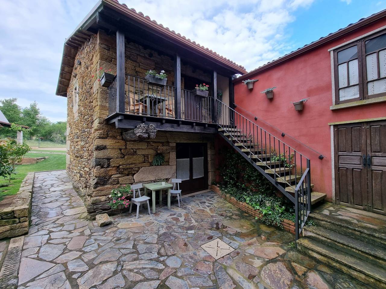 Casa rural 'Aldea Rural A Cortiña Apartamento 1' con vistas a la montaña, piscina compartida y Wi-Fi in Castrelo del Valle, Provincia de Orense