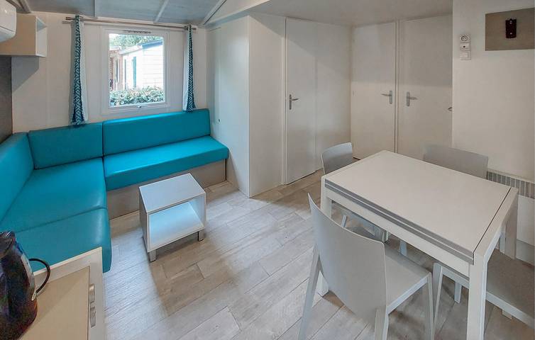 Camping pour 6 personnes, avec terrasse ainsi que jardin et piscine à Talmont-Saint-Hilaire - 3