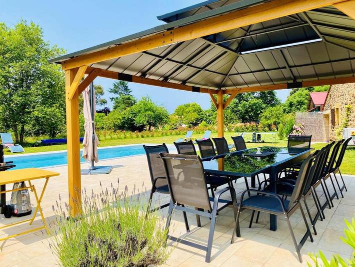 Location de vacances pour 12 personnes, avec jardin ainsi que vue et piscine à Capdrot - 4