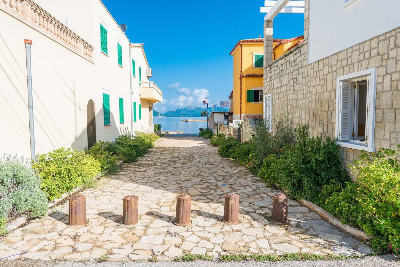 Entire holiday apartment, Xarus 1 - Apartment with sea views in Es Barcarès (Alcúdia). Free Wifi in Marina Manresa, Alcúdia