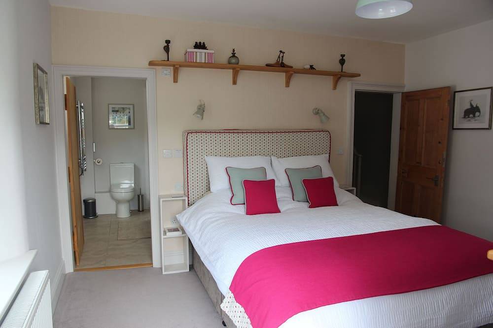Morocco House, amazing views river Dart sleeps 6 amenities close, ferry, train in Kingswear, Devon