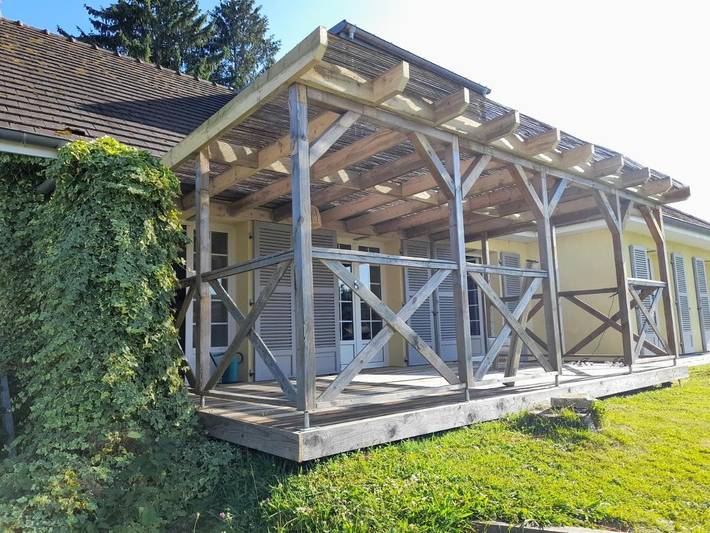 Gîte pour 2 personnes, avec Jacuzzi et Terrasse ainsi que Sauna et Vue dans Pouligney-Lusans