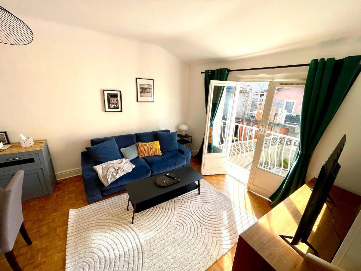 Appartement entier, One-Bedroom Apartment in Sainte-Foy-lès-Lyon, Lyon et ses environs